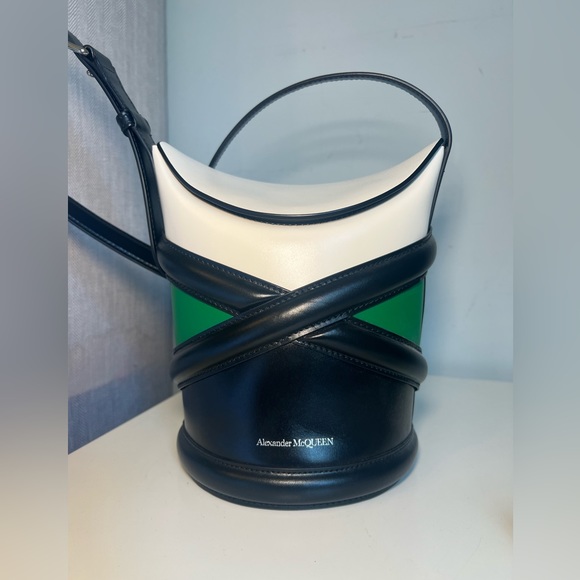 Alexander McQueen Curve Crossbody Bucket Bag | Green Black Leather | NWT - Picture 8 of 14